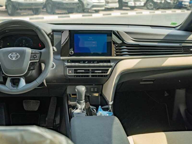 2026 Toyota Camry LE Facelift 2.5L 4-Cylinder Petrol Engine Black Beige Sedan GCC Specs