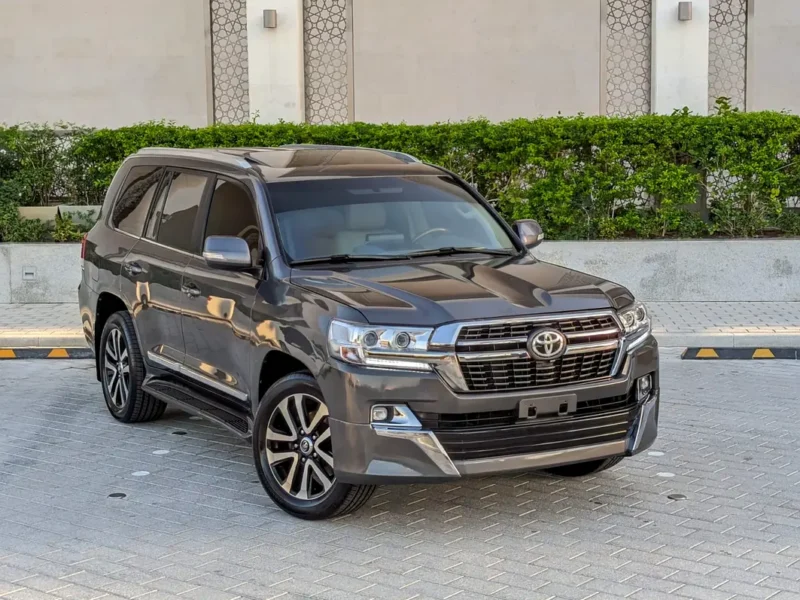 2018 TOYOTA LAND CRUISER GXR TOP 5.7 Litres V8 Petrol Engine Grey Beige SUV GCC Specs