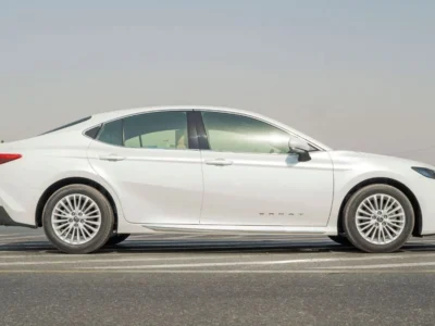 2026 Toyota Camry LE Facelift 2.5L 4-Cylinder Petrol Engine White Beige Sedan GCC Specs