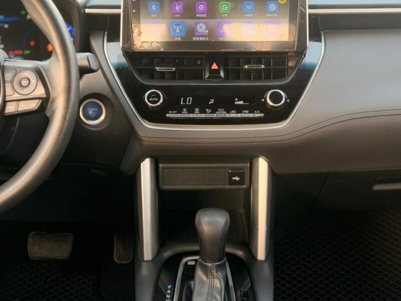 2022 TOYOTA Corolla Cross 2.0 Litres V4 Hybrid Engine White Black SUV Automatic