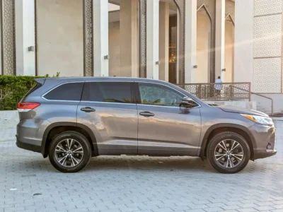 2018 Toyota Highlander 6 Cylinders Petrol Engine Brown Grey SUV GCC Specs