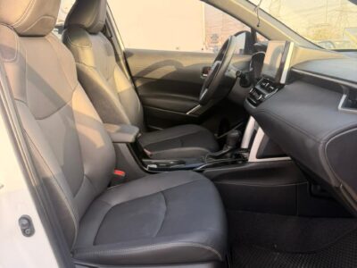 2022 TOYOTA Corolla Cross 2.0 Litres V4 Hybrid Engine White Black SUV Automatic