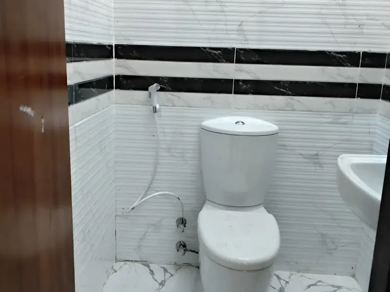 With Washroom Facility Warehouse in Al Qouz 01