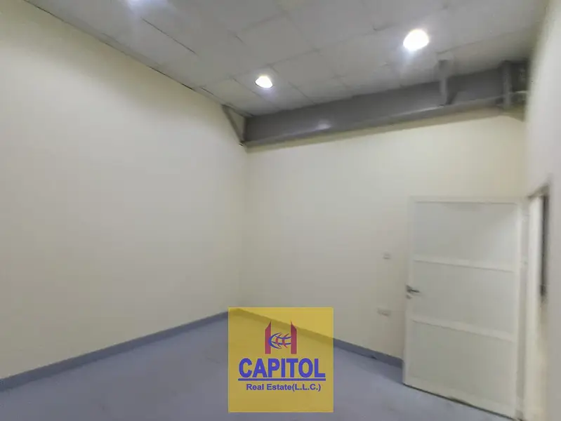 Efficient Warehouse Unit Designed for Storage and Operations with Clean Interiors and Practical Space