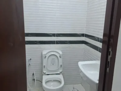 COMPACT/ FUNCTIONAL WAREHOUSE SPACE ON GROUND FLOOR WITH WASHROOM
