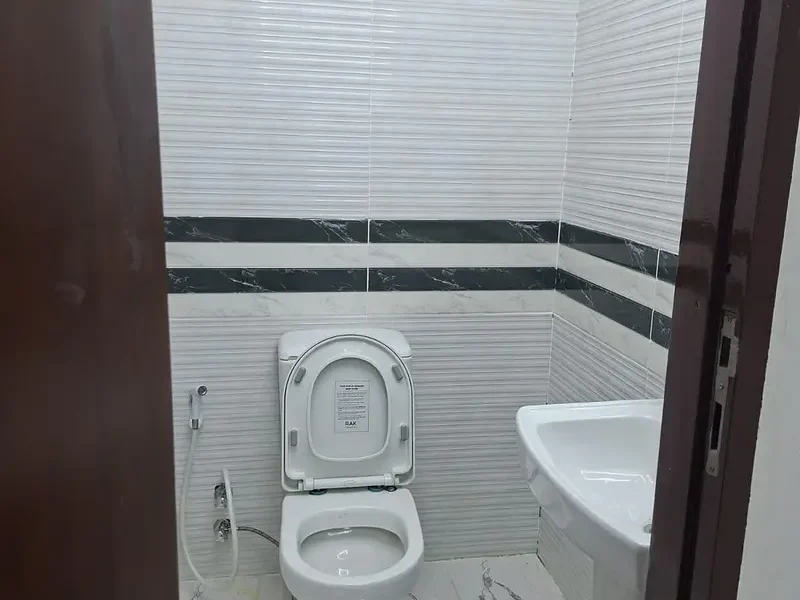 COMPACT/ FUNCTIONAL WAREHOUSE SPACE ON GROUND FLOOR WITH WASHROOM