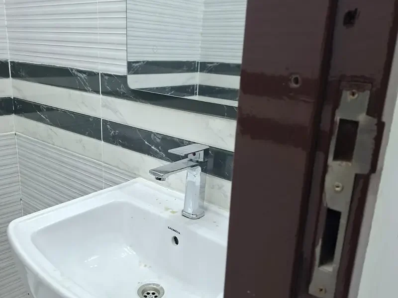 COMPACT/ FUNCTIONAL WAREHOUSE SPACE ON GROUND FLOOR WITH WASHROOM
