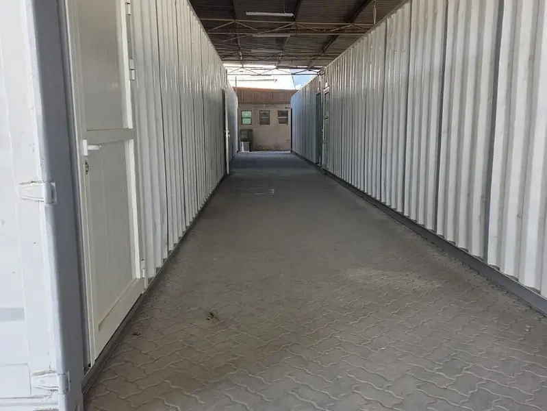 PREMIUM CONTAINER STORAGE UNIT WITH STRONG ACCESSIBILITY AND LOADING CONVENIENCE