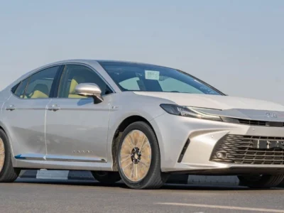 2026 Toyota Camry LE 2.5L 4-Cylinder Hybrid Engine Silver Beige Sedan GCC Specs