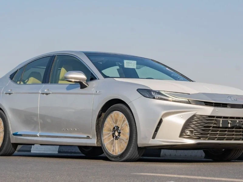 2026 Toyota Camry LE 2.5L 4-Cylinder Hybrid Engine Silver Beige Sedan GCC Specs