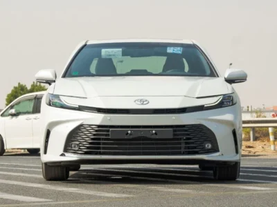2026 Toyota Camry LE Facelift 2.5L 4-Cylinder Petrol Engine White Beige Sedan GCC Specs
