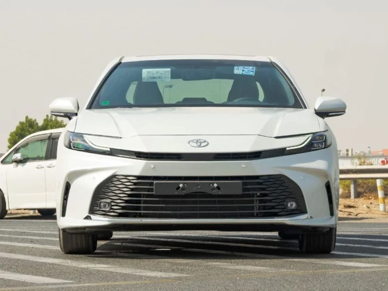2026 Toyota Camry LE Facelift 2.5L 4-Cylinder Petrol Engine White Beige Sedan GCC Specs