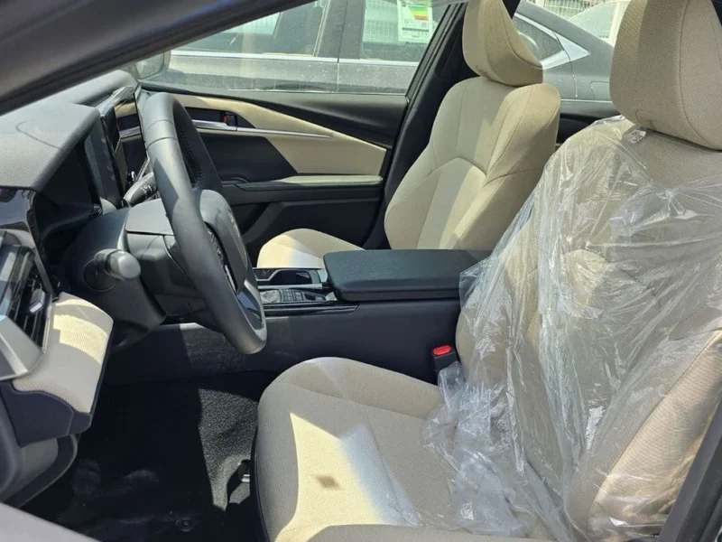 2026 Toyota Camry LE 2.5L 4-Cylinder Hybrid Engine Silver Beige Sedan GCC Specs