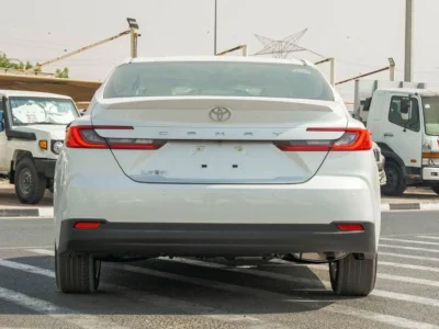 2026 Toyota Camry LE Facelift 2.5L 4-Cylinder Petrol Engine White Beige Sedan GCC Specs