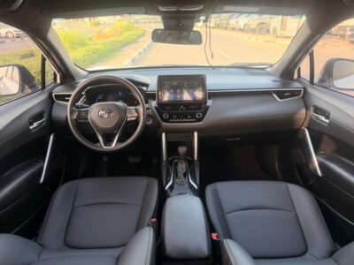 2022 TOYOTA Corolla Cross 2.0 Litres V4 Hybrid Engine White Black SUV Automatic