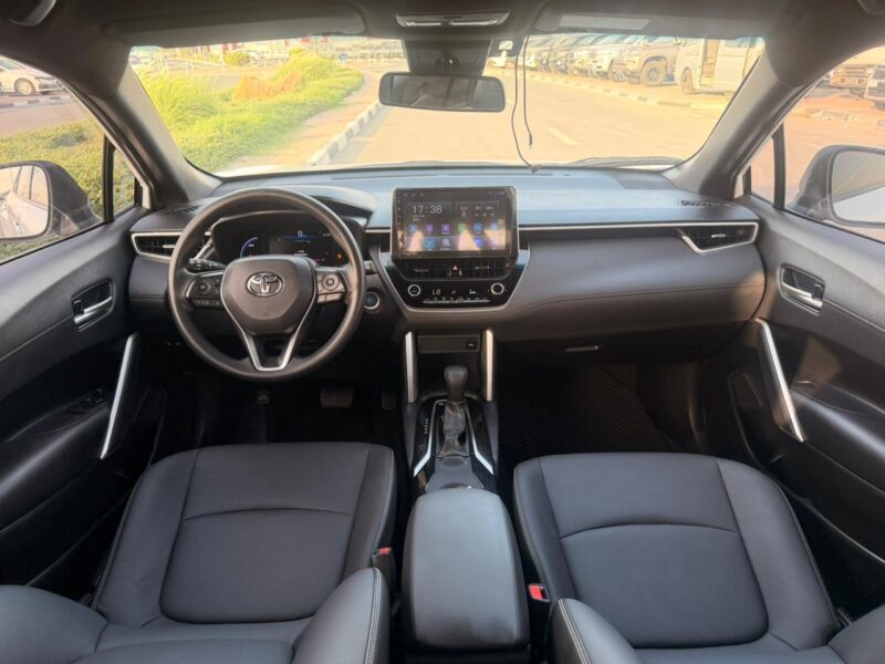 2022 TOYOTA Corolla Cross 2.0 Litres V4 Hybrid Engine White Black SUV Automatic