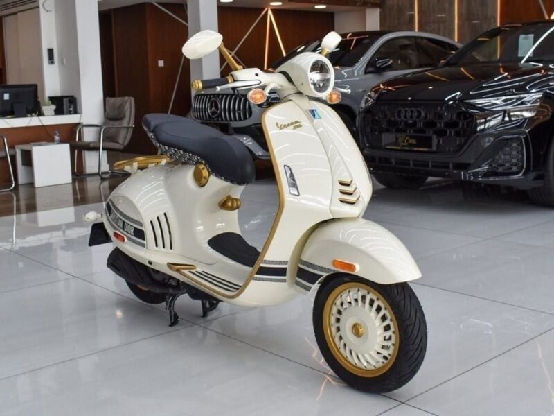 2022 VESPA 946 CHRISTIAN DIOR (ONLY 946 PIECES IN THE WORLD) White Black