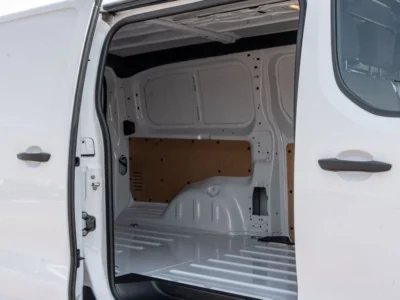 2026 Citroen Jumpy 2.0L 4-Cylinder Turbo Diesel Engine White Black Cargo Van GCC Specs