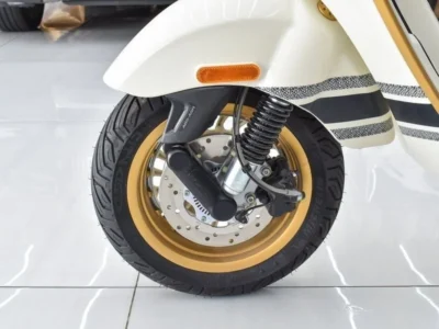 2022 VESPA 946 CHRISTIAN DIOR (ONLY 946 PIECES IN THE WORLD) White Black