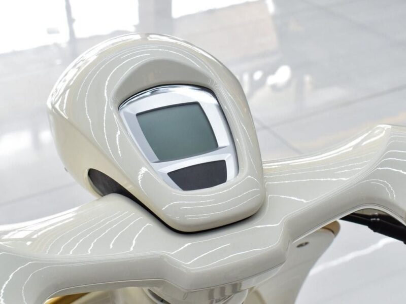 2022 VESPA 946 CHRISTIAN DIOR (ONLY 946 PIECES IN THE WORLD) White Black