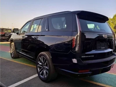 2022 Cadillac Escalade V8 Petrol Engine 6.2 Litres Blue Tan SUV GCC Specs Automatic