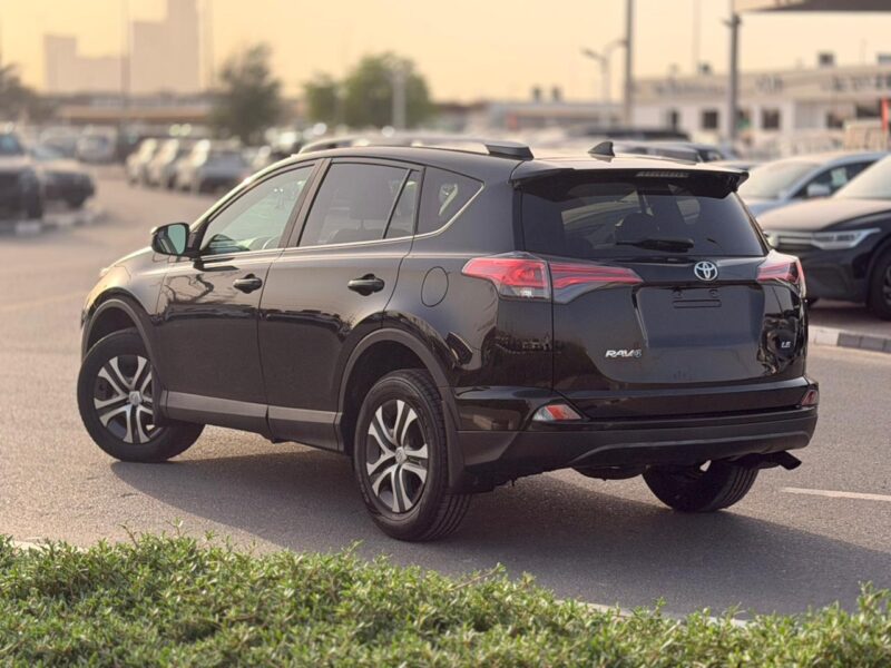 2017 TOYOTA RAV4 LE 2.5 Litres V4 Petrol Engine Black SUV American Specs Automatic