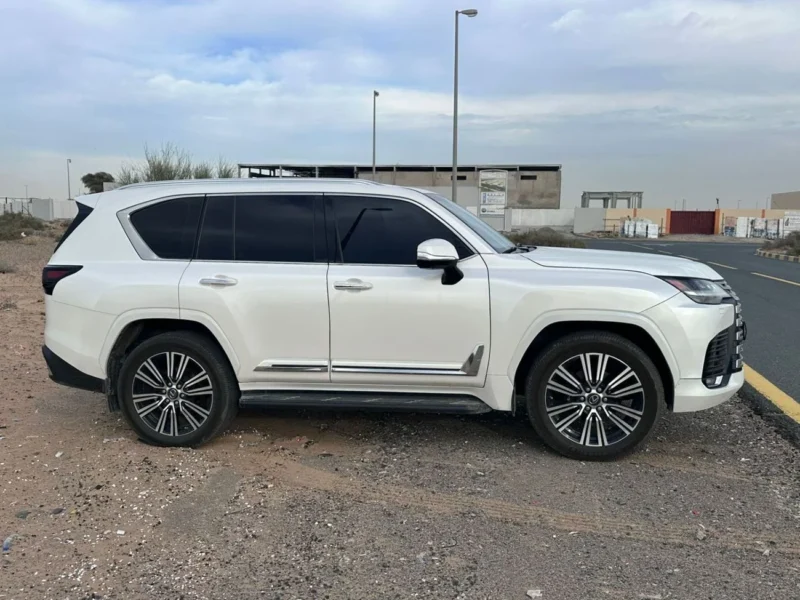 2022 Lexus LX 600 3.5L twin-turbo V6 Petrol Engine Full Option White Purple SUV GCC Specs