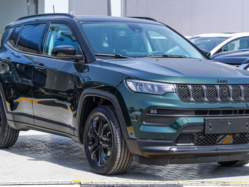 2025 Jeep Compass 2.0 Litres Turbocharged Inline 4-Cylinder Green Black SUV