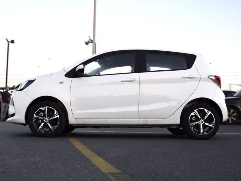 2024 Changan Ben EStar Full Electric Vehicle White Blue Hatchback Chinese Specs