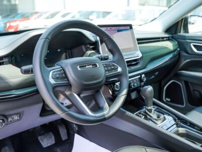2025 Jeep Compass 2.0 Litres Turbocharged Inline 4-Cylinder Green Black SUV
