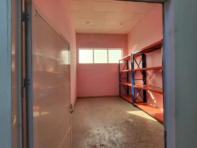 275 SQFT WAREHOUSE AVAIALBLE FOR RENT