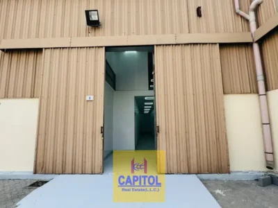 900 sqft Front Side with Big Door Storage Warehouse Available for Rent in Al Quoz (BK)