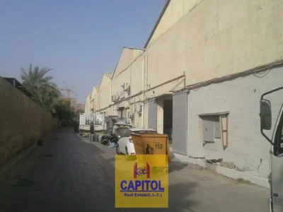 900 sqft Front Side with Big Door Storage Warehouse Available for Rent in Al Quoz (BK)