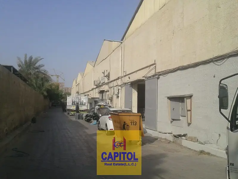 900 sqft Front Side with Big Door Storage Warehouse Available for Rent in Al Quoz (BK)