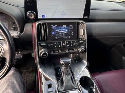 2022 Lexus LX 600 3.5L twin-turbo V6 Petrol Engine Full Option White Purple SUV GCC Specs