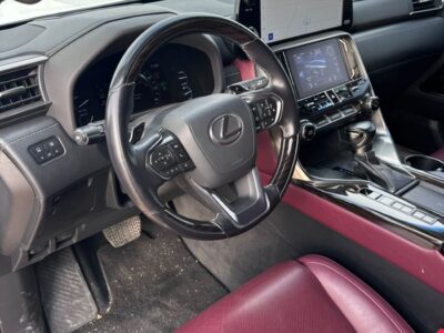2022 Lexus LX 600 3.5L twin-turbo V6 Petrol Engine Full Option White Purple SUV GCC Specs