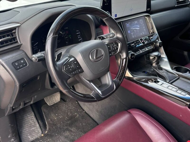 2022 Lexus LX 600 3.5L twin-turbo V6 Petrol Engine Full Option White Purple SUV GCC Specs