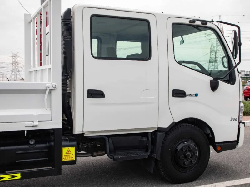 2024 Hino 300 Series 714 Double Cab 4.0‑liter Turbocharged Diesel Engine White Grey Truck