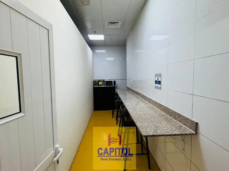 Commercial Warehouse 450 KW Power Al Quoz Industrial Area 4