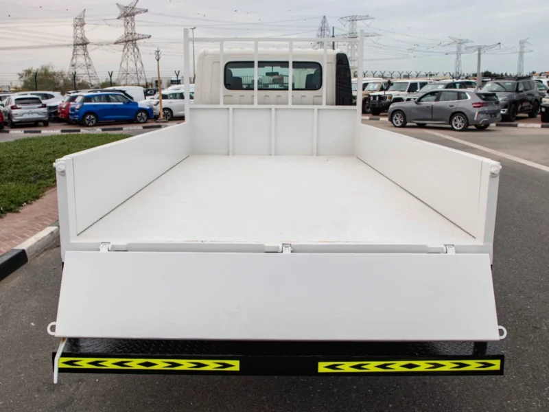 2024 Hino 300 Series 714 Double Cab 4.0‑liter Turbocharged Diesel Engine White Grey Truck