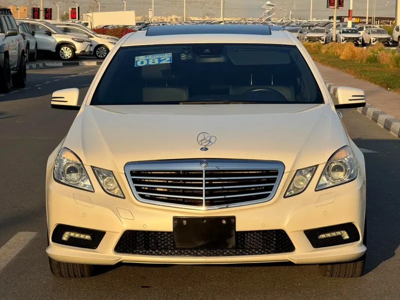 2011 Mercedes-Benz E-Class E500 V8 Petrol Engine White Black Sedan Neat and Clean Car