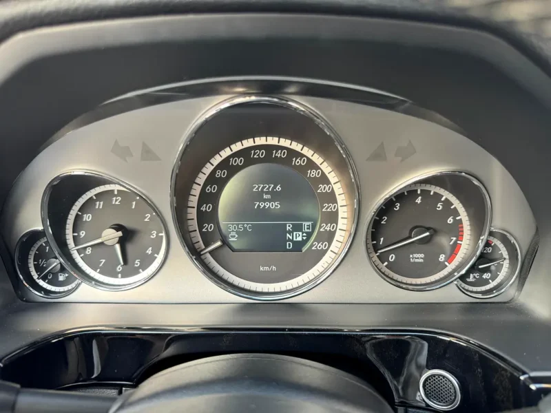 2011 Mercedes-Benz E-Class E500 V8 Petrol Engine White Black Sedan Neat and Clean Car