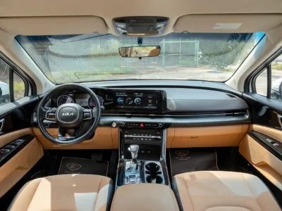 2022 Kia Carnival LX 3.5 Litres 6 Cylinders Petrol Engine White Tan Minivan GCC Specs