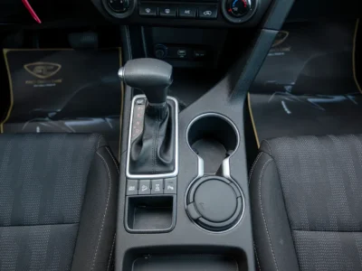 2020 Kia Sportage LX 2.4 Litres 4 Cylinders Petrol Engine White Black SUV GCC Specs