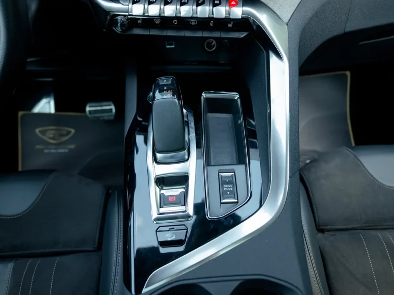 2022 Peugeot 3008 Hybrid 4 GT 1.6L 4 Cylinders Engine Blue Black SUV GCC Specs