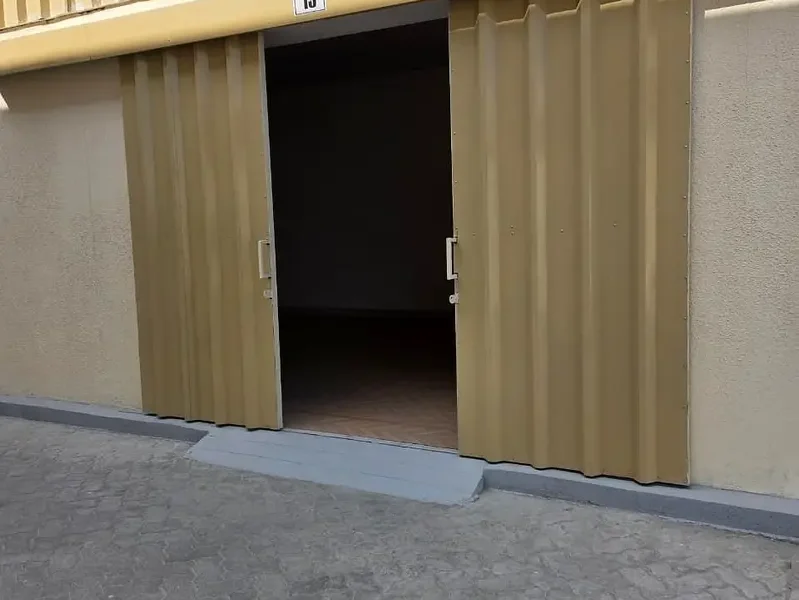 Small Storage Warehouse with Washroom Al Quoz 1 Near Bus Stop