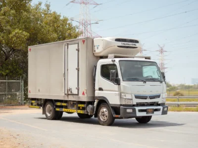 2020 Mitsubishi Canter Chiller Box 4.0L 4-Cylinder Diesel Engine Manual White Grey Truck GCC