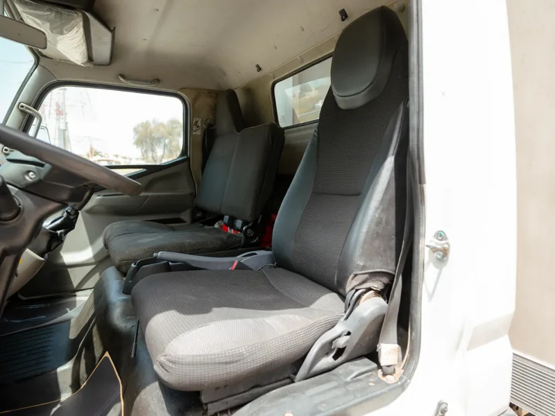 2020 Mitsubishi Canter Chiller Box 4.0L 4-Cylinder Diesel Engine Manual White Grey Truck GCC