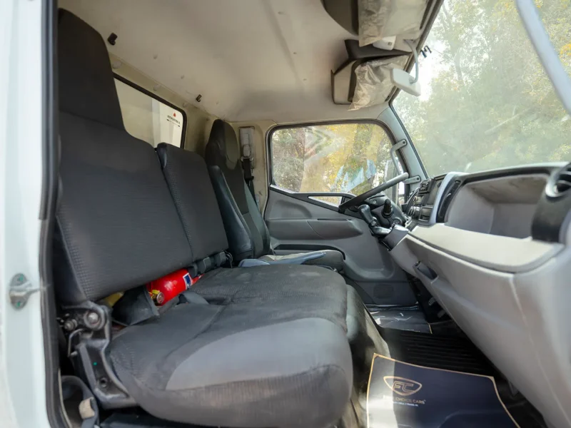 2020 Mitsubishi Canter Chiller Box 4.0L 4-Cylinder Diesel Engine Manual White Grey Truck GCC