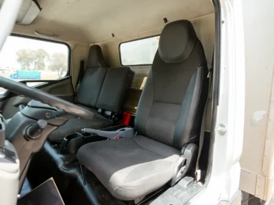 2020 Mitsubishi Canter Chiller Box 4.0L 4-Cylinder Diesel Engine White Grey Truck GCC